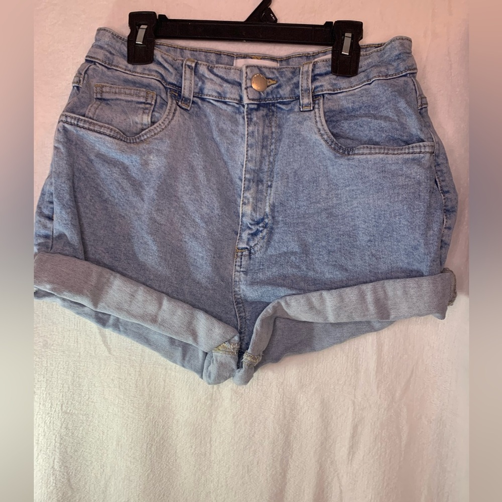 COTTON-ON HIGH RISE DENIM SHORTS!